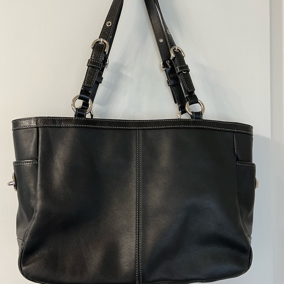 Coach Black Pleated Soft Leather Logo Charm Zip Closure Shoulder Bag Womens - Picture 5 of 9